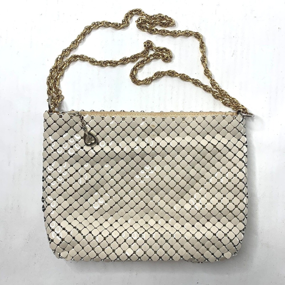 VINTAGE WHITING & DAVIS White Mesh Purse With Gold Chain‎